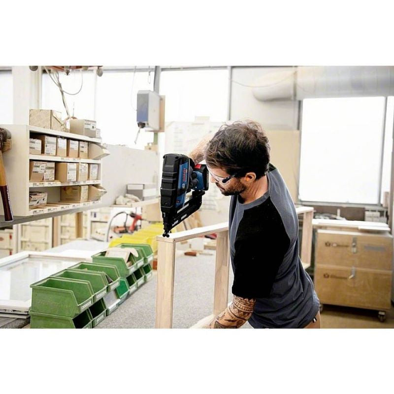 Cloueur sans fil BOSCH GNH 18V-64 (vendu sans batterie) - 18V