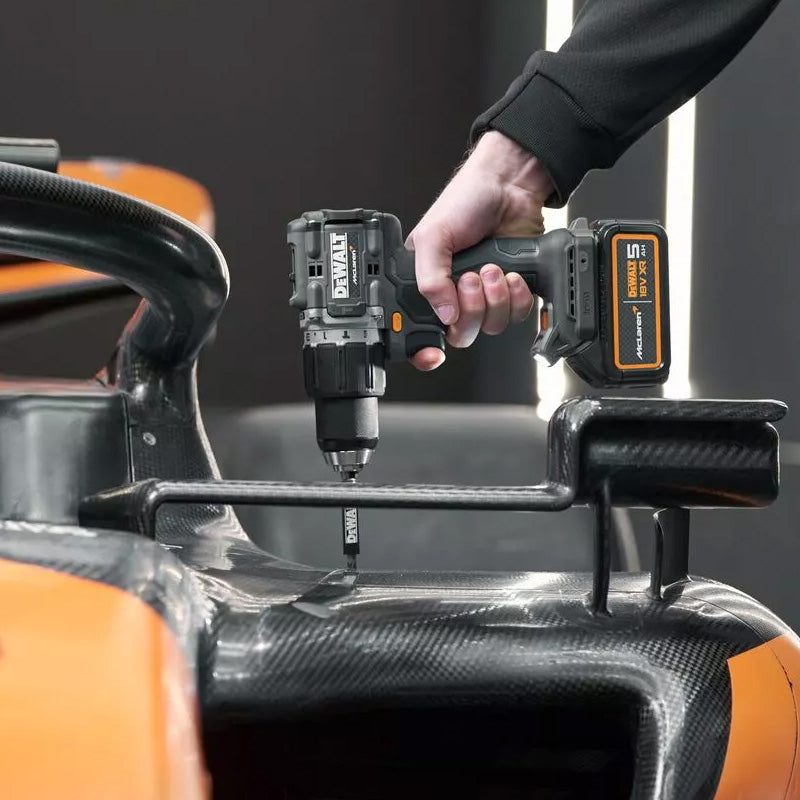 Perceuse Visseuse Percussion XR 18V Brushless Dewalt DCD85MP2T-QW Édition Limitée McLaren Livrée Avec 2 Batteries 5Ah Li-Ion, 1 Chargeur en Coffret TSTAK