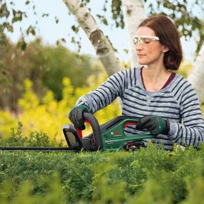 Taille-haies sans fil 18V BOSCH UniversalHedgeCut 18V-50 avec 1 batterie 2,5Ah